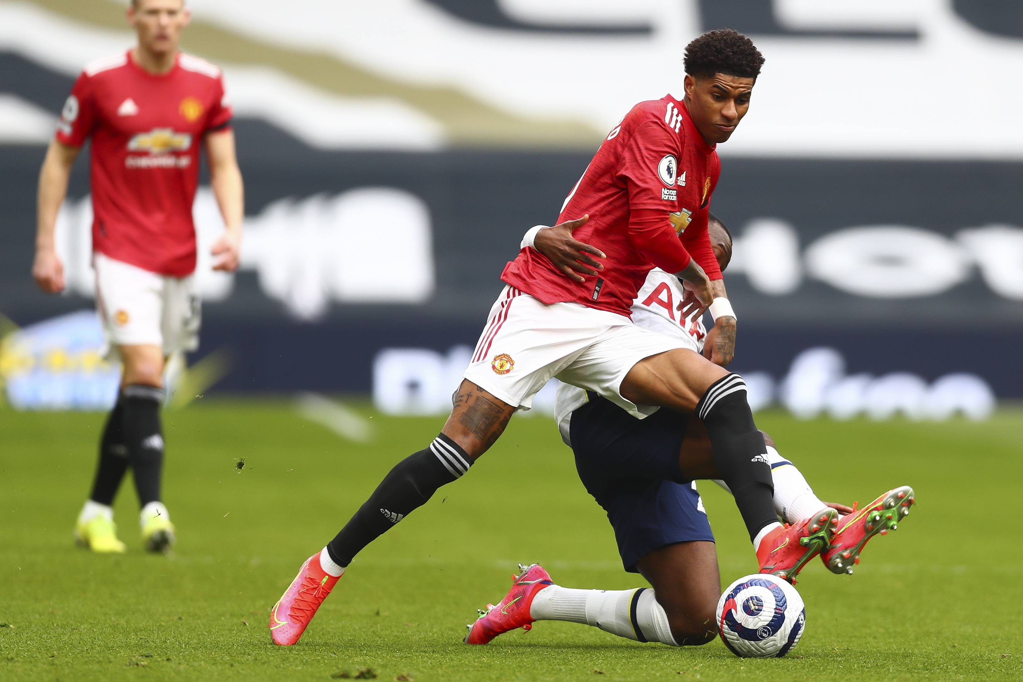 竞争激烈的 竞争激烈的